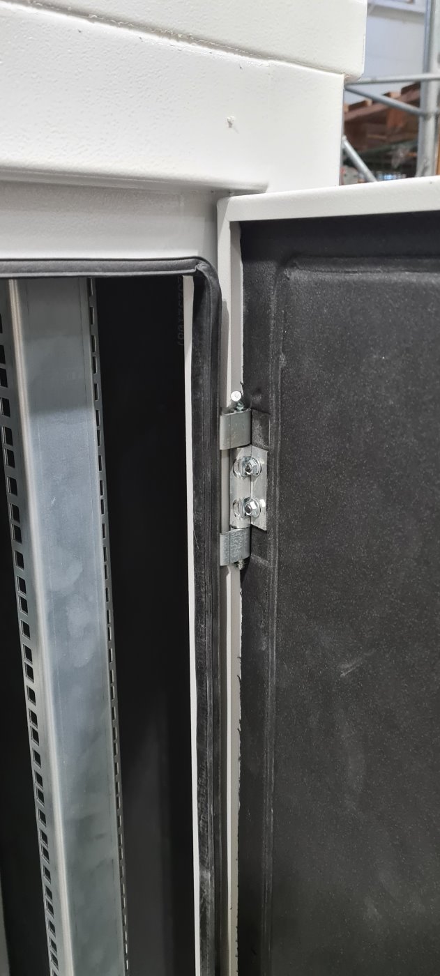 Masterlan free-standing outdoor cabinet 19" 42U/800mm, fan, thermostat, side doors