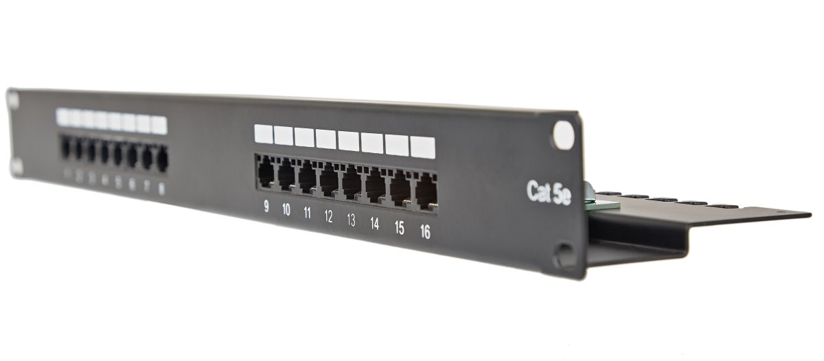 Masterlan patch panel 19", 16xRJ45, Cat5e, 1U, with cable tie bar, black