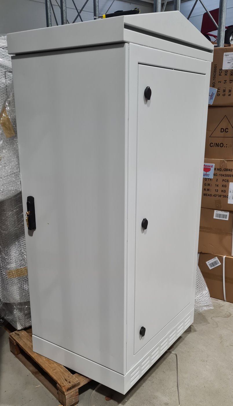 Masterlan free-standing outdoor fan, cabinet thermostat, doors 30U/800mm, side 19