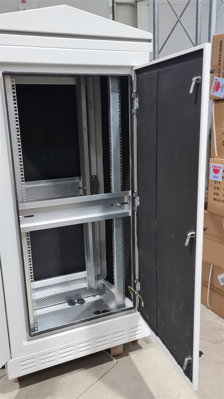 Masterlan free-standing doors cabinet 30U/800mm, side 19\